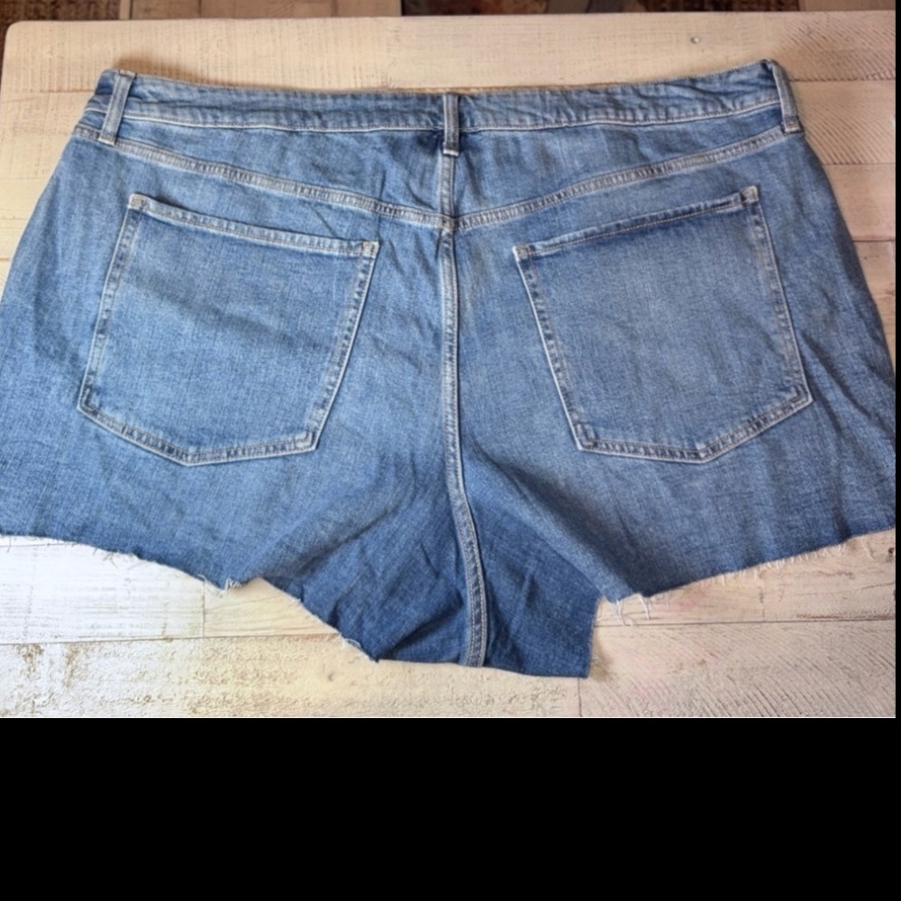 Old Navy Women's Size 26 Denim Shorts O.G. Straight Blue Regular Distressed - Picture 15 of 16